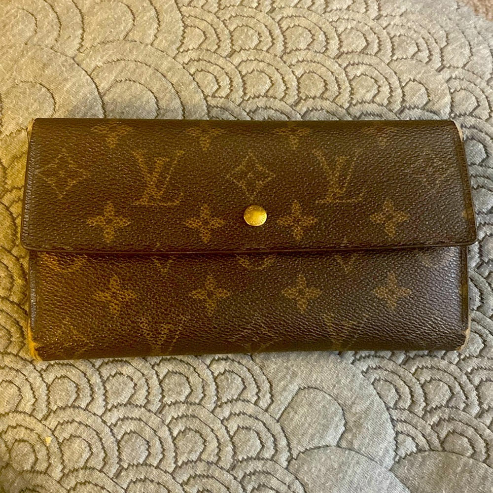 Louis Vuitton Monogram Sarah Wallet